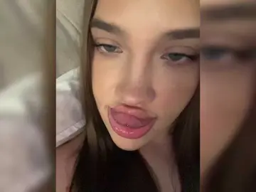 Glossmixdoll  live sex cam