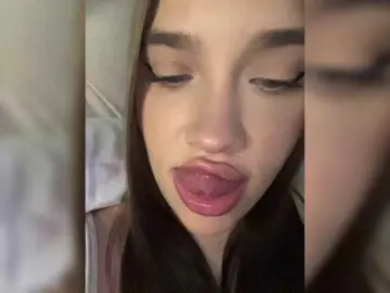Glossmixdoll  live sex cam