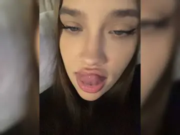Glossmixdoll  live sex cam