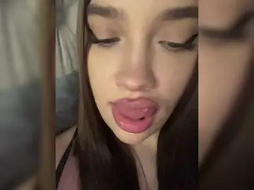 Glossmixdoll  live sex cam