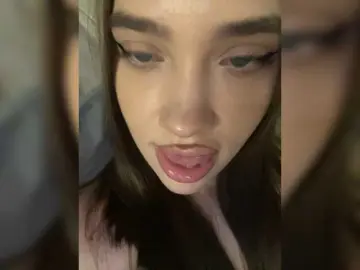 Glossmixdoll  live sex cam