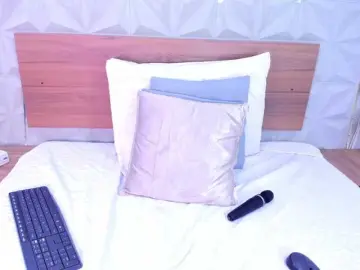 StaceyWhite  live sex cam