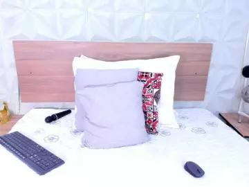 StaceyWhite  live sex cam