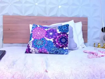 StaceyWhite  live sex cam