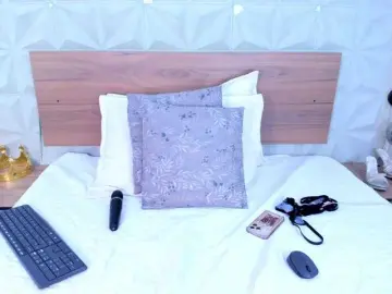 StaceyWhite  live sex cam