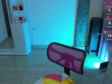 Brunette-Of-Your-Dreams  live sex cam