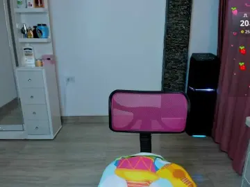 Brunette-Of-Your-Dreams  live sex cam