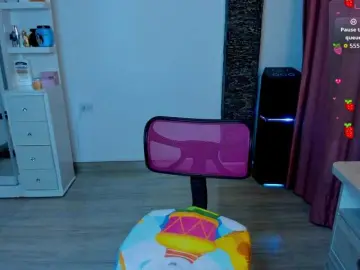 Brunette-Of-Your-Dreams  live sex cam