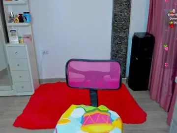 Brunette-Of-Your-Dreams  live sex cam