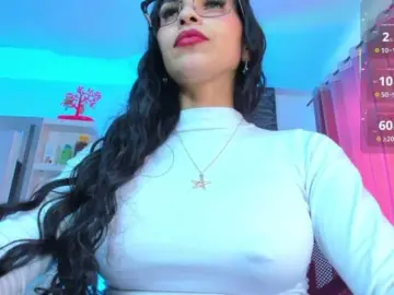 Brunette-Of-Your-Dreams  live sex cam