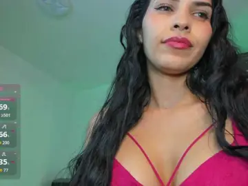 Brunette-Of-Your-Dreams  live sex cam
