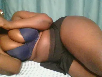 Horny-vyxen  live sex cam