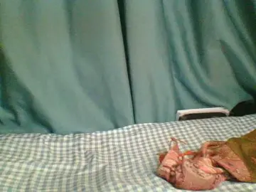 Horny-vyxen  live sex cam