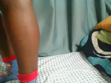 Horny-vyxen  live sex cam