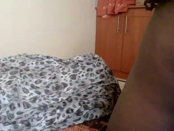 HornyCleo  live sex cam