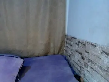 Bicky24  live sex cam