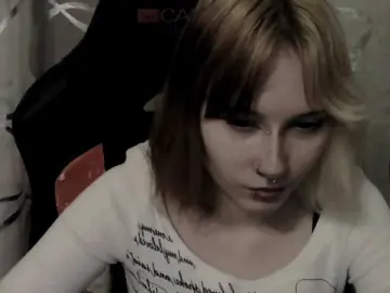 Vinika228  live sex cam