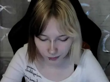 Vinika228  live sex cam