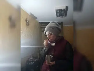 Kira700  live sex cam