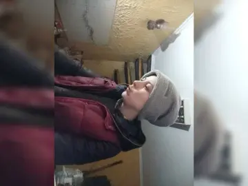 Kira700  live sex cam