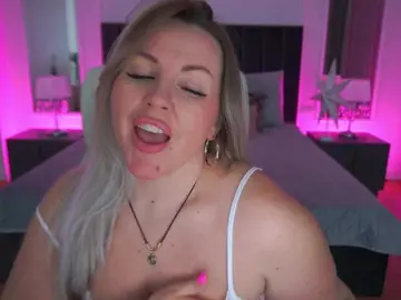 KiraCandyS  live sex cam