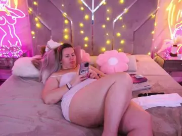 KiraCandyS  live sex cam