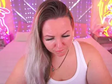 KiraCandyS  live sex cam