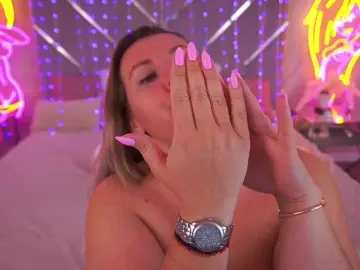 KiraCandyS  live sex cam