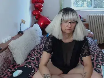 MilfDolores  live sex cam