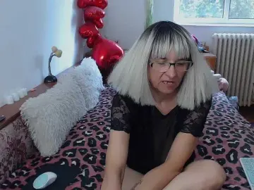 MilfDolores  live sex cam