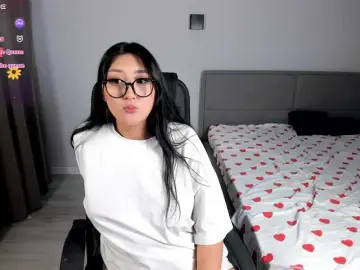 Yunamini  live sex cam