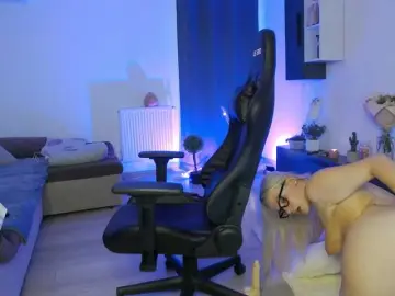 Zayaizback  live sex cam