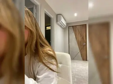 LittleToxic  live sex cam