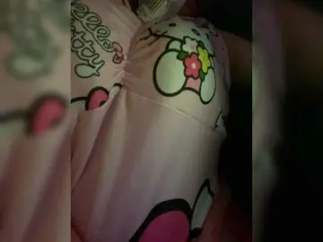 LittleToxic  live sex cam