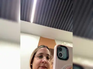 LittleToxic  live sex cam