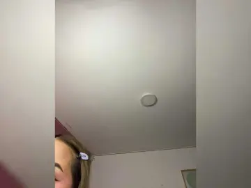 LittleToxic  live sex cam