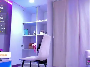 LittleToxic  live sex cam