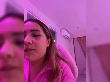 LittleToxic  live sex cam