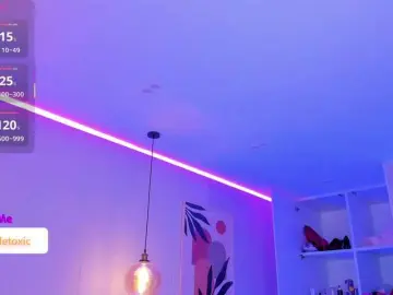 LittleToxic  live sex cam