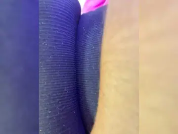 LittleToxic  live sex cam