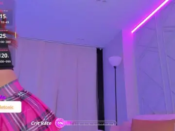 LittleToxic  live sex cam