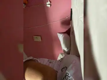 LittleToxic  live sex cam