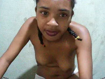 TriciaBella  live sex cam