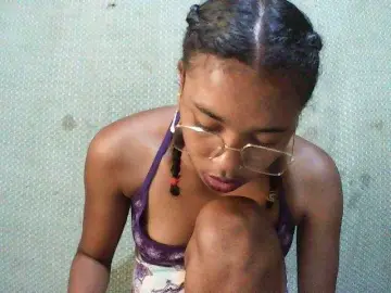 TriciaBella  live sex cam