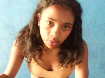 TriciaBella  live sex cam