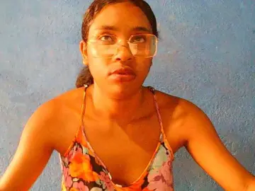 TriciaBella  live sex cam