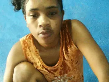 TriciaBella  live sex cam