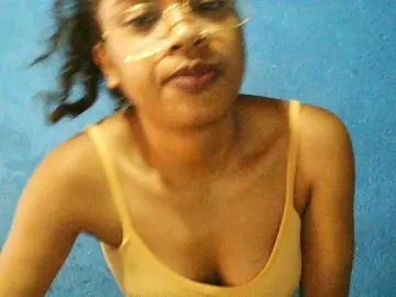 TriciaBella  live sex cam