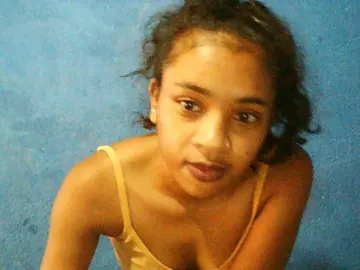 TriciaBella  live sex cam