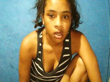 TriciaBella  live sex cam